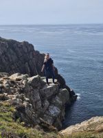 Herrliche Steilküste und glückliche Reisebegleitung