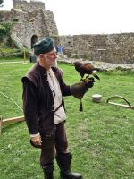 Falkner mit Habichtdame