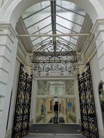 Die Pforten zum Geld auszugeben...:-)