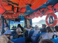 Schwimmwesten über dem Sitz 