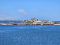 St. Helier, Blick auf Elizabeth Castle am Morgen