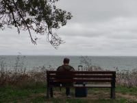 Gorey, die Insel entschleunigt, so dass man lieber auf einer Bank sitzt als seine Reise fortzusetzen. 