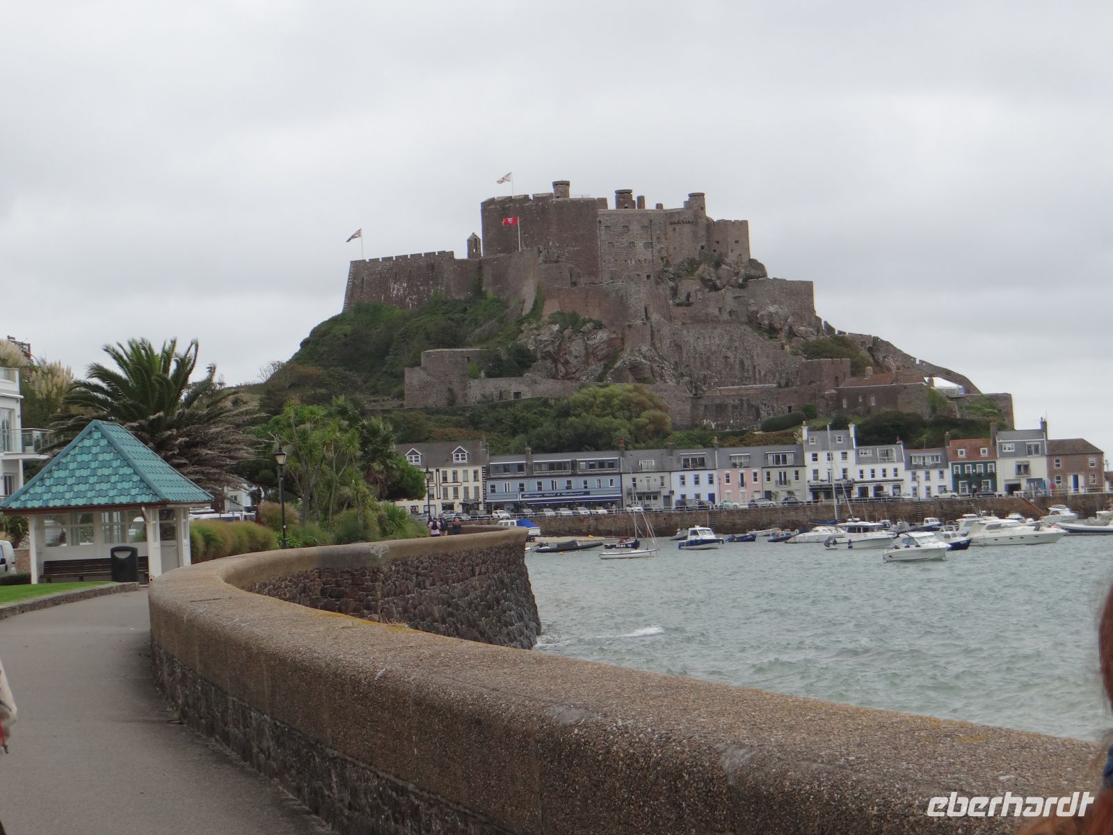 Gorey, stolz und uneinnehmbar wirkt die Burg Mont Orgueil. 