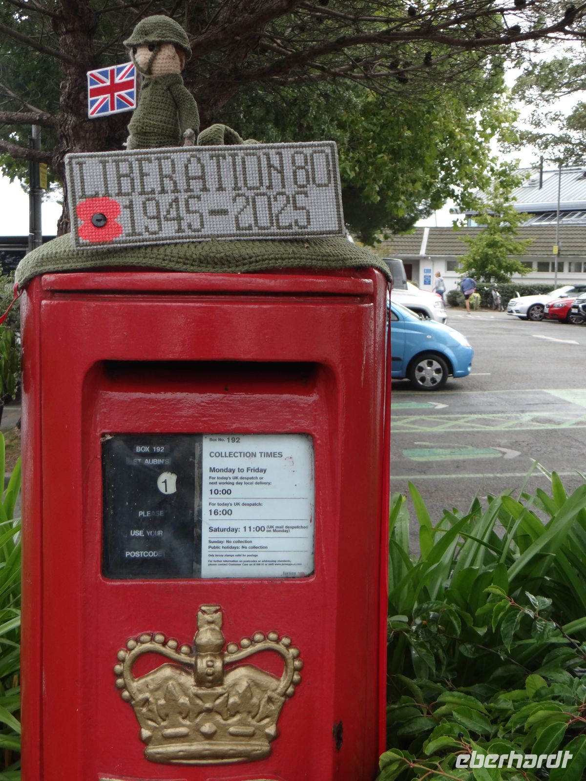 St. Aubin, gehäkelte Erinnerung an die Befreiung der Insel von der deutschen Besatzung.