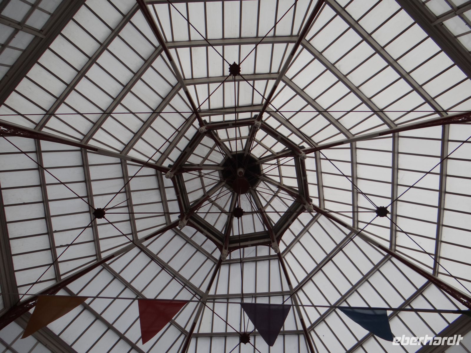 St. Helier, die Glaskuppel der Markthalle von 1881.