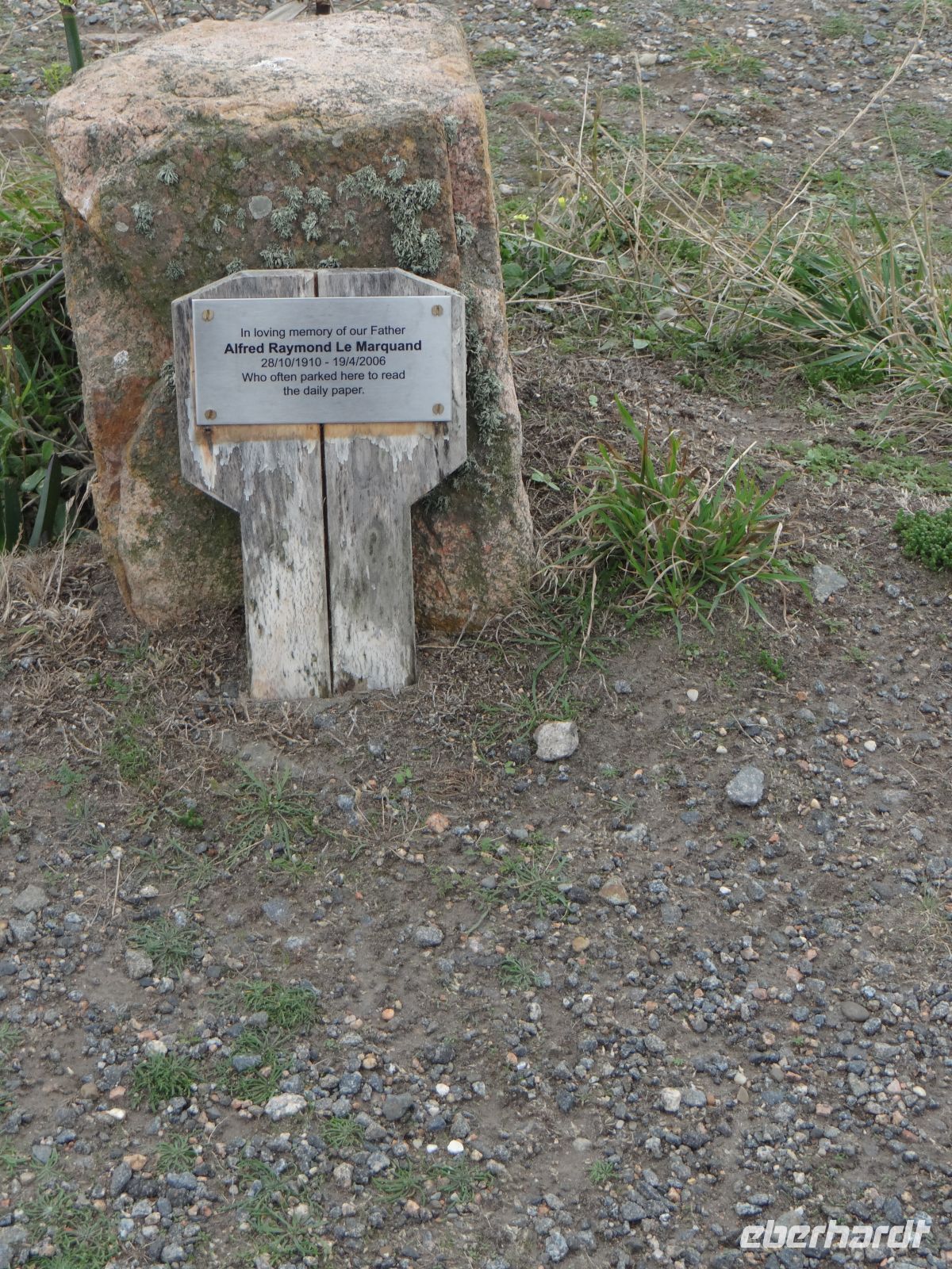 Noirmont Point, die vielen Gedenktafeln auf Bänken und hier am Parkplatz erzählen einiges über die Insulaner. 