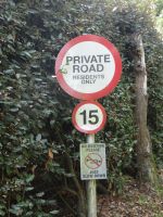 St. Brélade, mehr Hinweise, zu entschleunigen, sind kaum möglich.