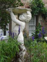 Jersey, Domaines des Vaux, kleiner Helfer im Blumengarten