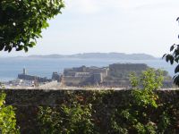Guernsey, St. Peter Port, vom Garten von Victor Hugos Wohnhaus hat man einen schönen Blick nach Herm und Sark.