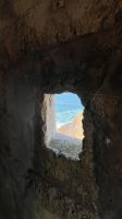 Blick aufs Meer durch ein Bunkerfenster &ndash; &copy; Felicitas Bachmann (Eberhardt TRAVEL)