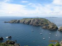 Boote vor den Buchten von Sark
