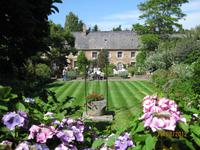 Wunderschön angelegt der Terrassenbereich