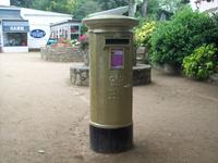 Goldener Briefkasten auf Sark mit Eintragung Olympiasieg 2012