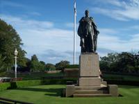 Statue von König George V. im Howard Davis Park