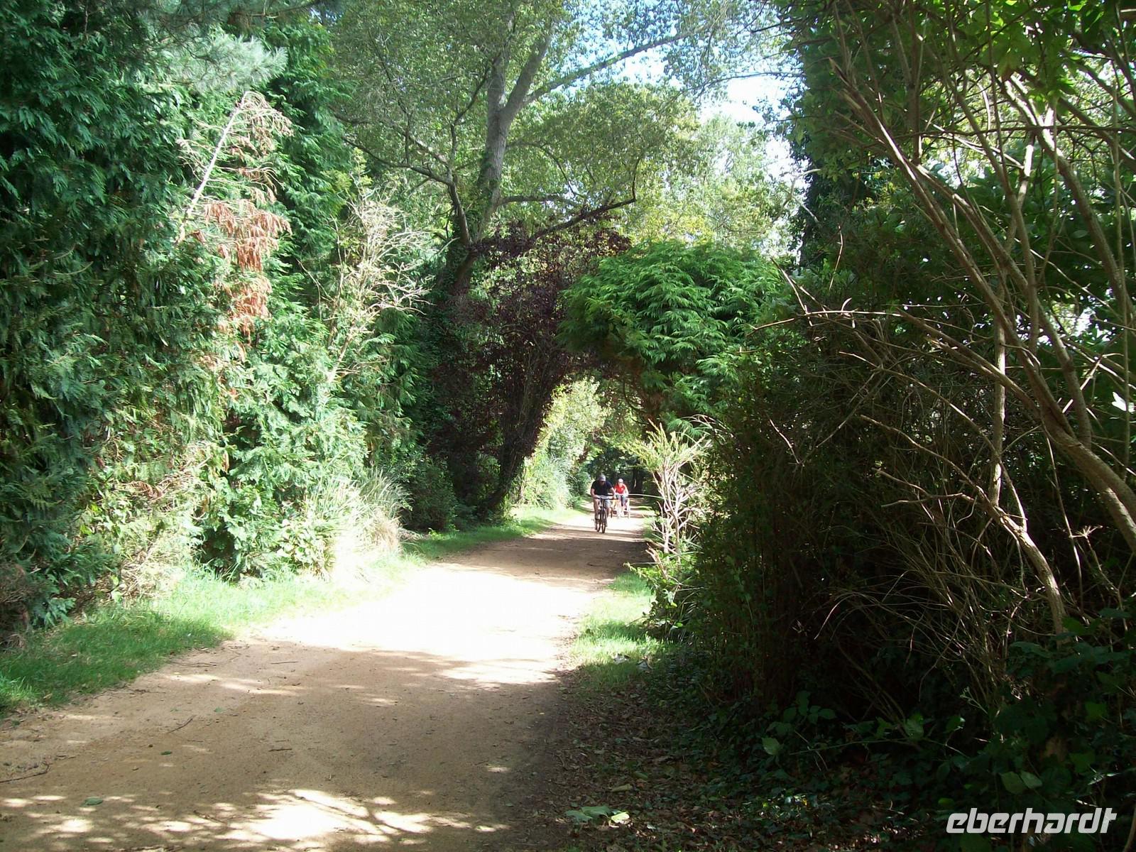 Wanderung auf der alten Eisenbahnstrecke nach St. Aubin