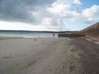 am Strand von St. Aubin zurück nach St. Helier bei Ebbe