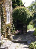 versteckter Grundwasserbrunnen