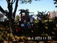 Vor dem Gemeindezentrum Sark