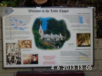 Infotafel der Little Chapel auf Guernsey