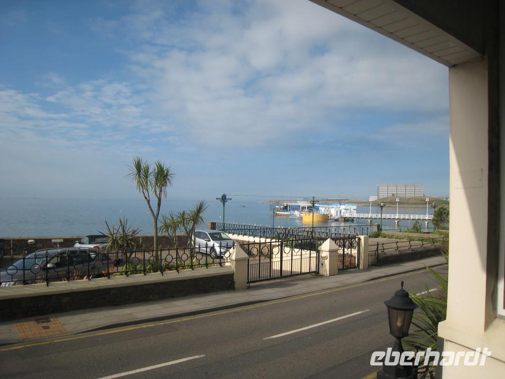 Meerwasserschwimmbad bei Flut in St.Helier