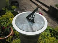 Sonnenuhr im Privatgarten von Mr. und Mrs.Bieni