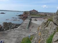 Jersey-Blick von der Einsiedelei zum Elizabeth Castle