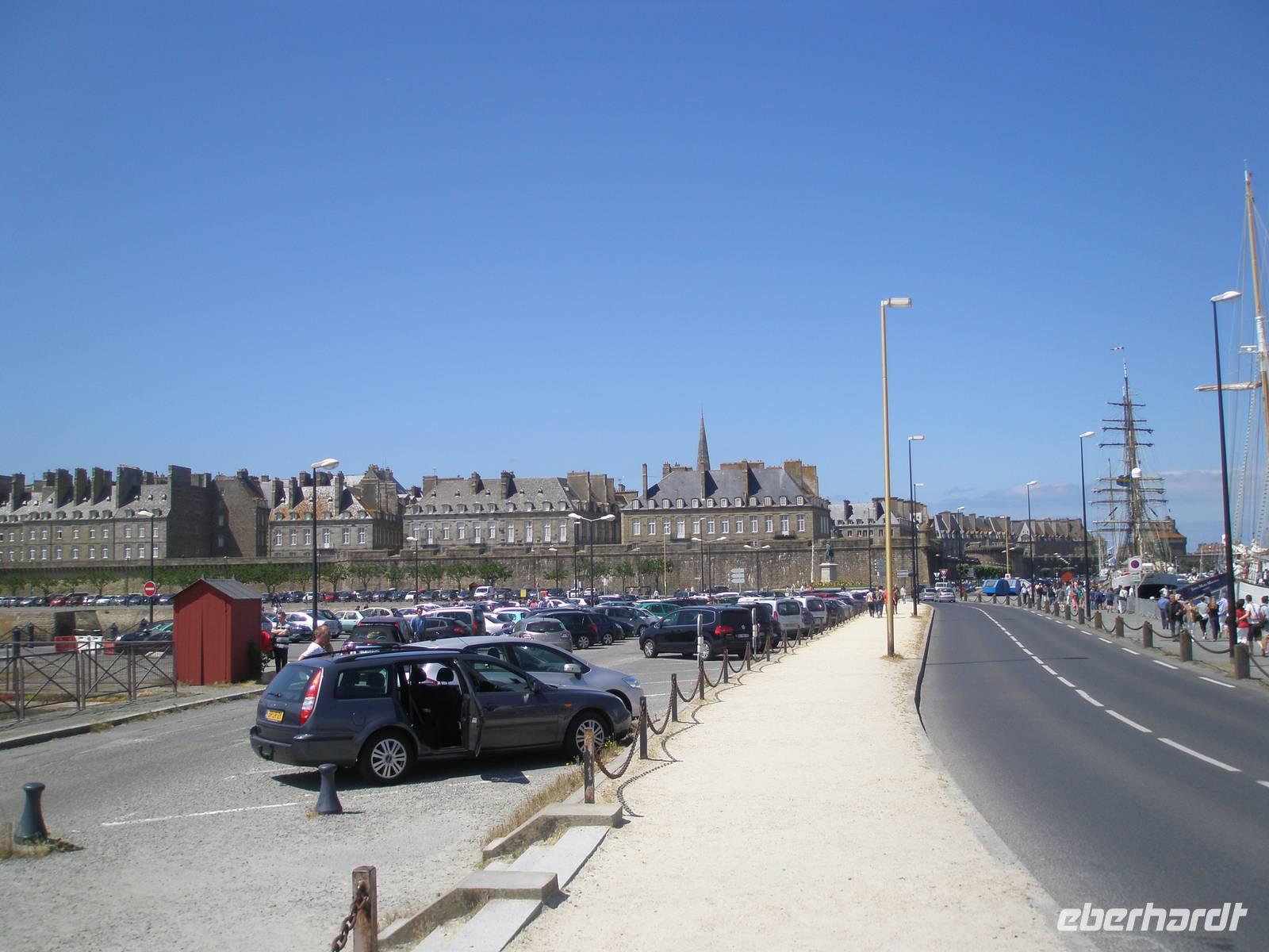 St. Malo vom Terminal zu dem intra muros Bereich der alten Stadt 