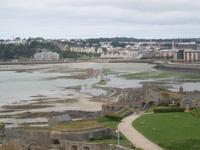 Blick zum Ufer von St. Helier 