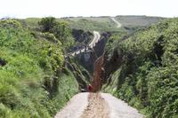 Auf der Insel Sark, La Coupee