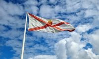 Die Flagge von Jersey auf der Oberburg von Elizabeth Castle