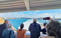 Fährüberfahrt von Jersey nach Guernsey - Außendeck mit Blick zum Hafen von St. Helier