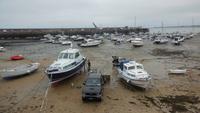 Hafen bei Ebbe