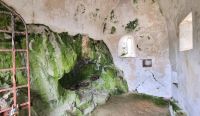 In dieser Einsiedelei (Hermitage) wohnte der Priester St. Helier