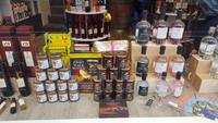 Jersey Souvenirs auf der King Street in St. Helier - Black Butter
