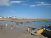 Meerwasserschwimmbad bei Ebbe in St.Helier