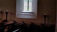 St Peter Church Guernsey - Hier geht es nach der Trauung nur noch abwärts! - In der Kirche gibt es ein Gefälle!