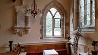 St Peter Church Guernsey - Hier geht es nach der Trauung nur noch abwärts! - In der Kirche gibt es ein Gefälle!