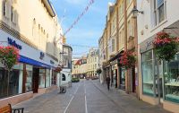 Stadtbummel in St. Helier - sonntags haben die Geschäfte geschlossen