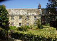 Typisches Granit-Cottage auf Guernsey