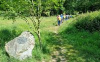 Wanderung im Tal der Wassermühlen - Millenium-Stein