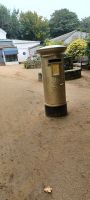 goldener Briefkasten für einen aus dem Ort stammenden Olympiasieger