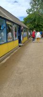 kleine Geschäfte an der Straße