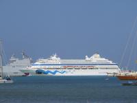 AIDAcara im Hafen von Mindelo