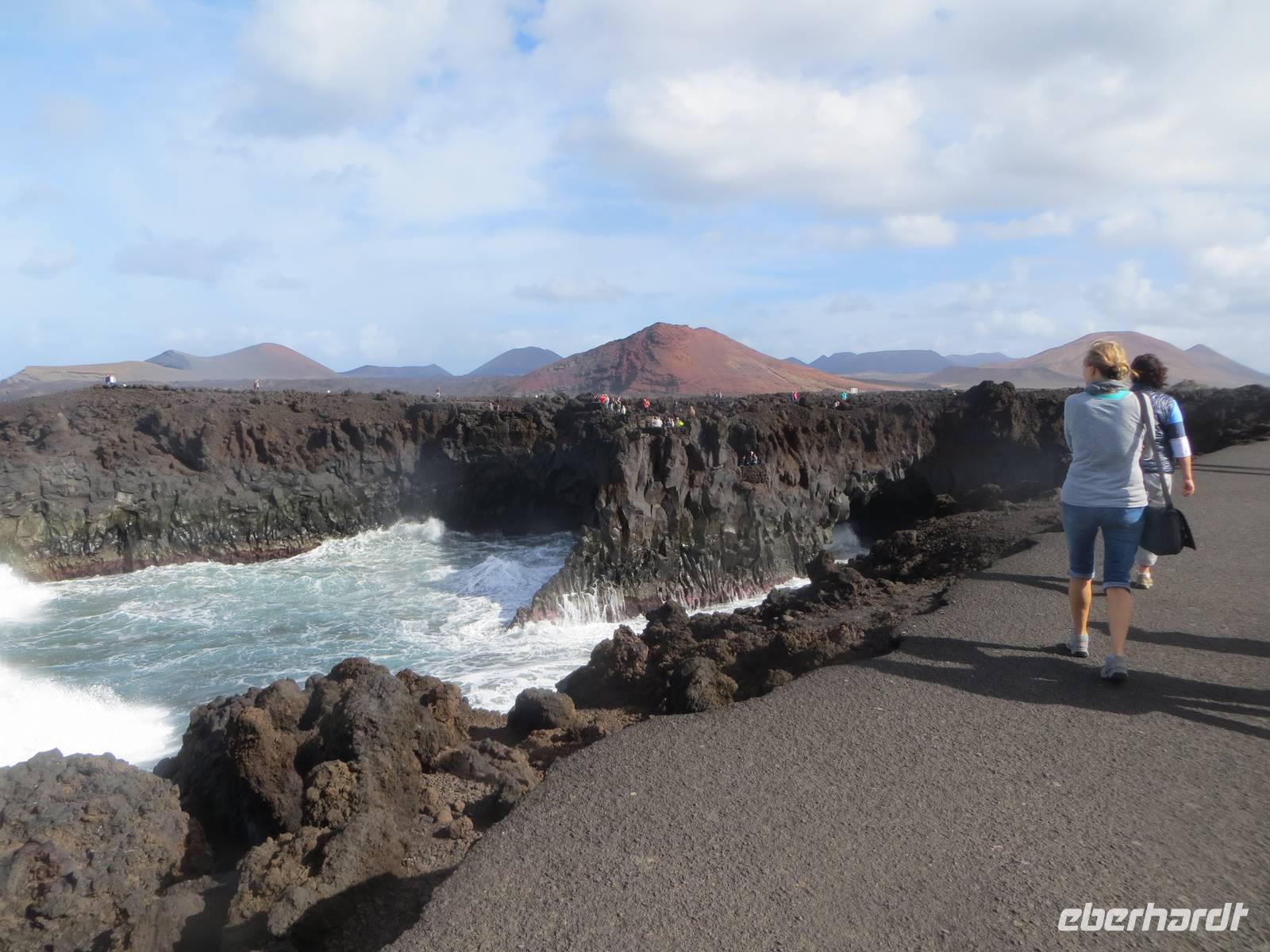 Hexenkessel und Vulkankegel auf Lanzarote