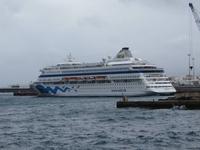 AIDAaura im Hafen von Arrecife