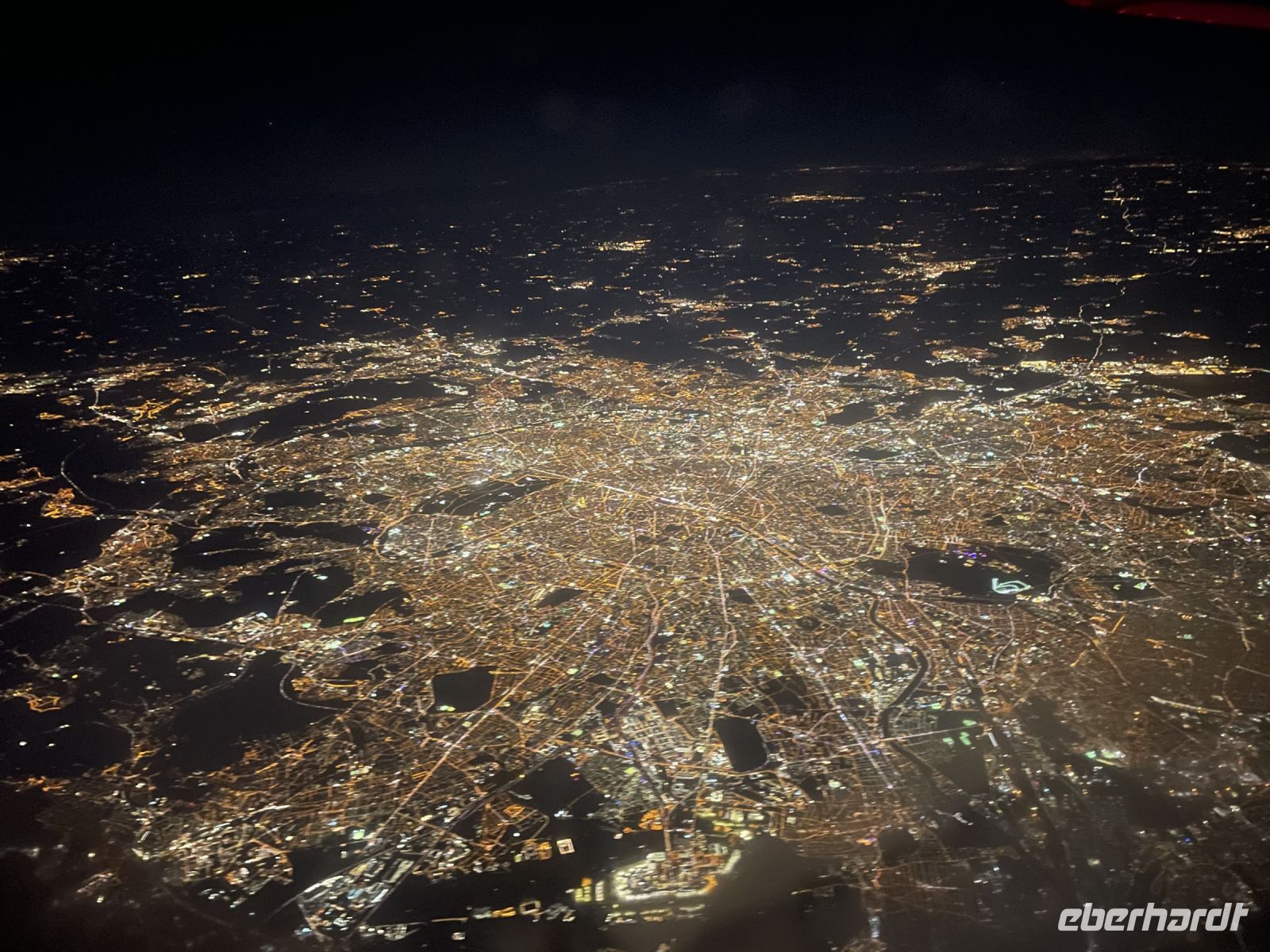 ...und etwas später sieht man auch Paris. Entdecken Sie den Eifelturm?