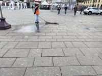 Hier wird noch traditionell gefegt