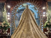 Der Umgang der Jungfrau von Candelaria - mittlerweile durch einen Zaun getrennt, weil zu viele ihr Kleid angefasst haben