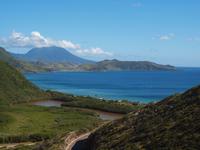St. Kitts - Inselrundfahrt - Blick auf Nevis