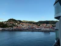 Blick vom Schiff auf St. George's